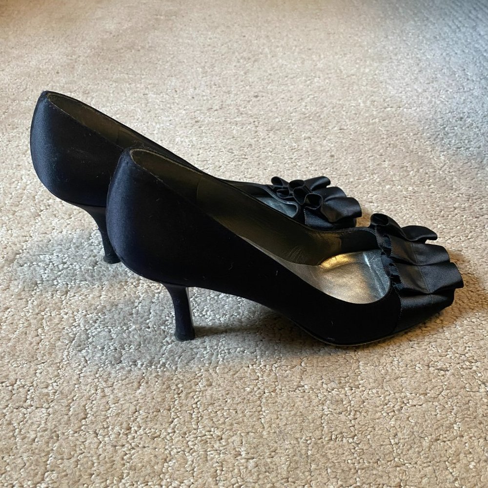 Stuart Weitzman satin pump - Picture 2 of 6